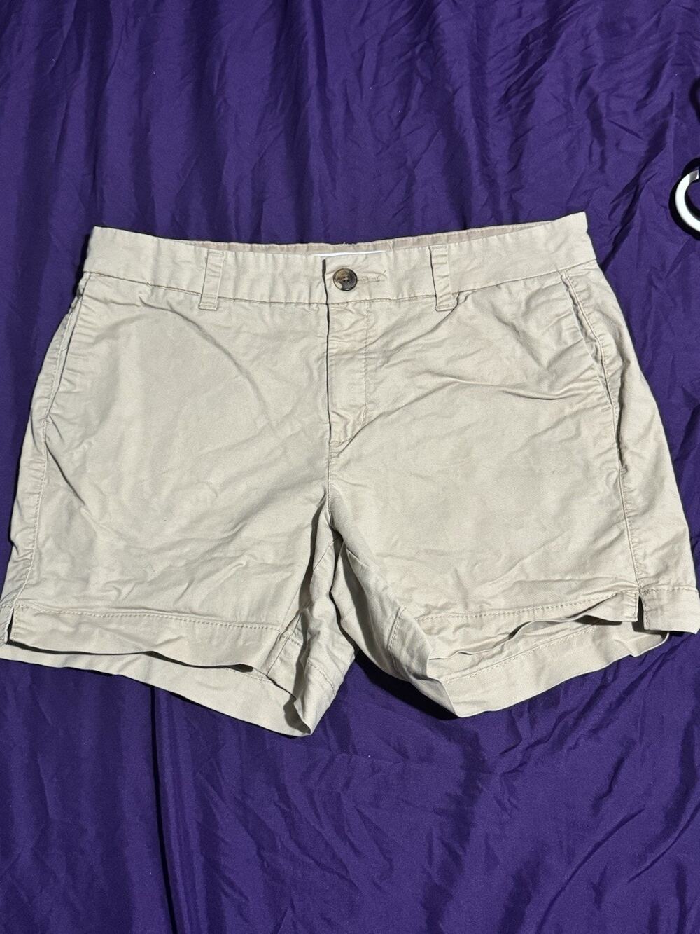 Old Navy Women's Beige Khaki Shorts Size 6 Small Pockets